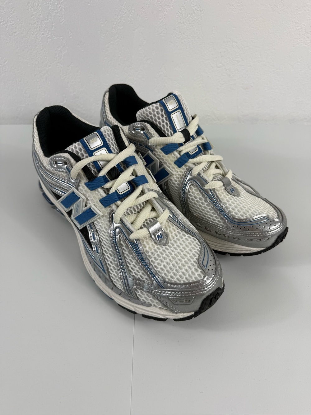 New Balance 1906R Men’s Size 8.5 Silver Metallic Blue Agate M1906REB NEW